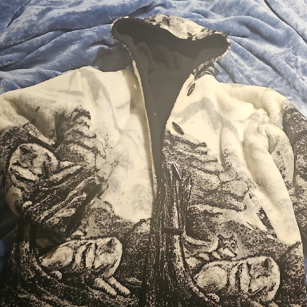 Vintage Black & White Wolves Jacket W/hood. Reversible Solid Black W/ Pockets